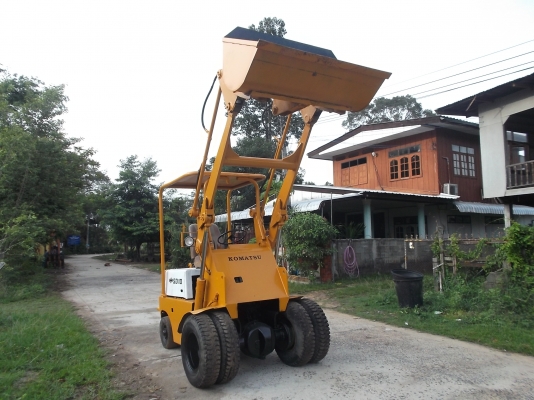 ขายรถตัก KOMATSU SD 10-3 สภาพพร้อมใช้ เก่าใน สภาพดี สีใหม่ ขายรถตัก KOMATSU SD 10-3 สภาพพร้อมใช้ เก่าใน สภาพดี สีใหม่