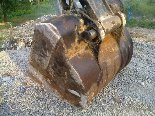 ขาย..บุ้งกี้ขนาด1คิวของแบคโฮ200 หูสลักกว้าง32.5ซม.