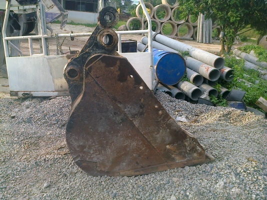 ขาย..บุ้งกี้ขนาด1คิวของแบคโฮ200 หูสลักกว้าง32.5ซม.