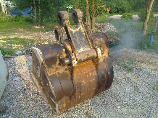 ขาย..บุ้งกี้ขนาด1คิวของแบคโฮ200 หูสลักกว้าง32.5ซม.