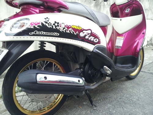 ขาย yamaha fino  รถปลายปี52 เครื่อง-ชุดสีแท้เดิมเหมือนป้ายแดง