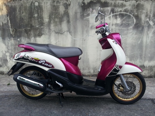 ขาย yamaha fino  รถปลายปี52 เครื่อง-ชุดสีแท้เดิมเหมือนป้ายแดง