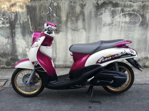 ขาย yamaha fino  รถปลายปี52 เครื่อง-ชุดสีแท้เดิมเหมือนป้ายแดง