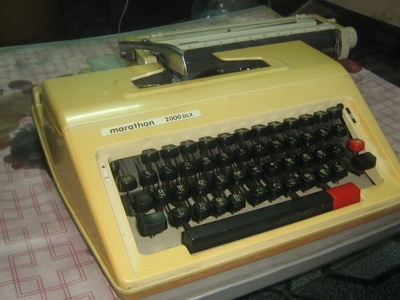 ขายพิมพ์ดีดเก่า มีกล่องสภาพสวย