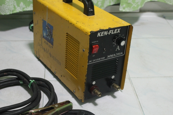 เครื่องเชื่อมอินเวอร์เตอร์ยี่ห้อ KENFLEX ขนาด 200A สภาพพร้อมใช้งานครับ