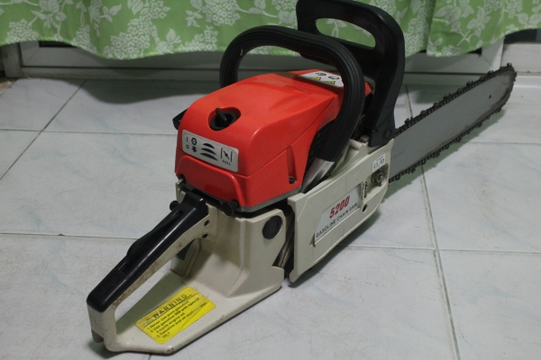 เครื่องเลื่อยยนต์ 5200 สภาพพร้อมใช้งานครับ เครื่องเลื่อยยนต์ 5200 สภาพพร้อมใช้งานครับ