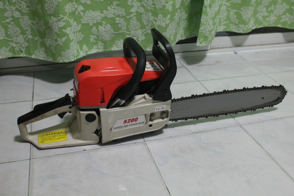 เครื่องเลื่อยยนต์ 5200 สภาพพร้อมใช้งานครับ