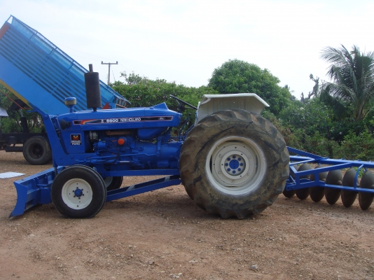 ขายรถไถ Ford 68 พร้อมใช้งาน มีใบมีดและพาน 7 สวย ๆ ,มีทะเบียน