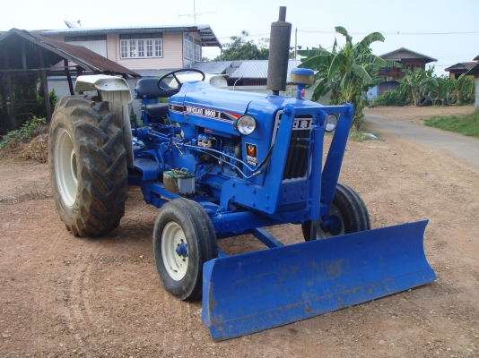 ขายรถไถ Ford 68 พร้อมใช้งาน มีใบมีดและพาน 7 สวย ๆ ,มีทะเบียน