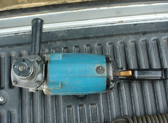 เครื่องเจียรไฟฟ้า ยี่ห้อ makita รุ่น 9607NB ขนาด 7" 1800 วัตต์