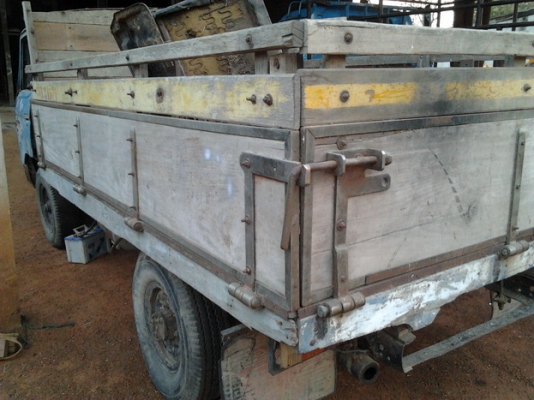 ***ขายแล้วครับขอบคุณ Truck2hand ขาย 4ล้อ NISSAN นิสสันคาร์บอน เครื่องSD22 วางใหม่ (ลงเล่ม)แห้งๆ แน่นๆ สตาร์ทง่าย ช่วงล่างดีคัสซีสวย กระบะไม้คอกไม้ สวยไม่ผุไม่หักพื้นดี หัวไม่สวยมีผุ มีลอก ยางดี4เส้น เครื่องติดวิ่งได้ ขายตามสภาพ พร้อมใช้ พร้อมลุยงาน ราคาต่