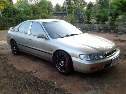 ขายรถเก๋ง HONDA ACCORD โฉมท้าย2ก้อน ปี39/96 เครื่องV ติดแก๊สLPG เกียร์ออโต้ ภายในเบาะหนัง สาย CD แอร์ พ.พาวเวอร์ พร้อม กระจกไฟฟ้า ปรับข้างไฟฟ้า ใช้งานปกติ ล็อครีโมท ล้อแม็ก17 ยางดี4เส้น 205/45/17 สีสวย เคยมีชนมาแต่ไม่ลึกเก็บงานแล้ว พร้อมใช้งาน ราคาต่อรองไ