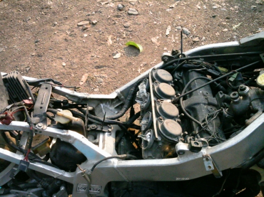 ขายเครื่อง หรือ ยกคัน GSXR400เครื่องฝาแดง ขายเครื่อง หรือ ยกคัน GSXR400เครื่องฝาแดง