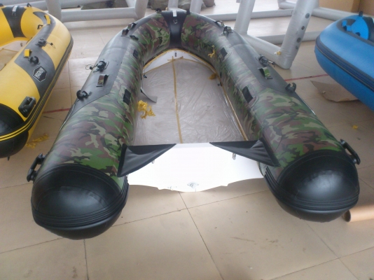 เรือยางท้องไฟเบอร์ MAGNUM BOAT 330