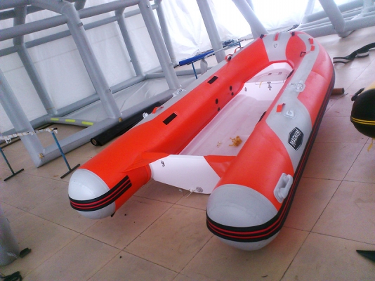 เรือยางท้องไฟเบอร์ MAGNUM BOAT 330