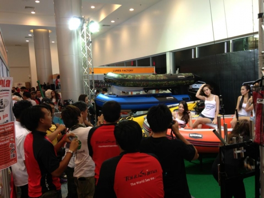 เรือยางท้องไฟเบอร์ MAGNUM BOAT 330