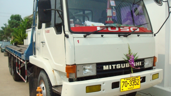 ขายด่วน 10 ล้อ พื้นเลียบ FUSO FN527 พร้อมให้งานวิ่งตู้ CONTAINER รายได้เดือนละ 60,000 บาท