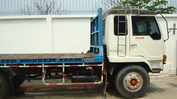 ขายด่วน 10 ล้อ พื้นเลียบ FUSO FN527 พร้อมให้งานวิ่งตู้ CONTAINER รายได้เดือนละ 60,000 บาท