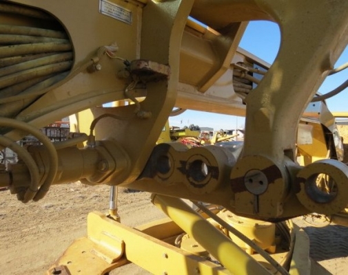 รถเกรด CATERPILLAR  140H รถนอกนำเข้า จากอเมริกาสภาพดีมากครับ ถึงไทยแล้วครับติดต่อ มานะ  085-9049669