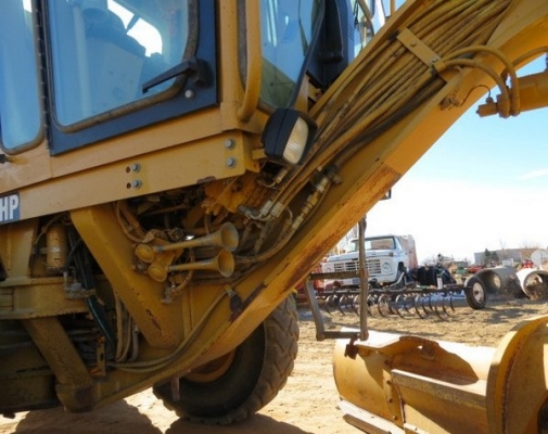 รถเกรด CATERPILLAR  140H รถนอกนำเข้า จากอเมริกาสภาพดีมากครับ ถึงไทยแล้วครับติดต่อ มานะ  085-9049669