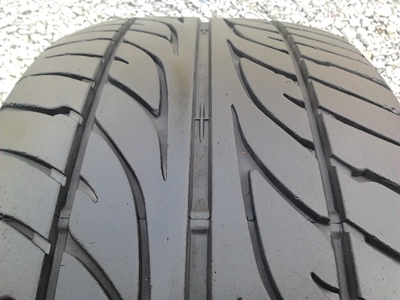 ขายยาง225/55/16 ปี 0611 DUNLOP SP LM703 1 ชุด  ราคา :  3,000.00  บาท