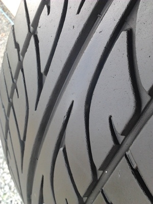 ขายยาง225/55/16 ปี 0611 DUNLOP SP LM703 1 ชุด  ราคา :  3,000.00  บาท