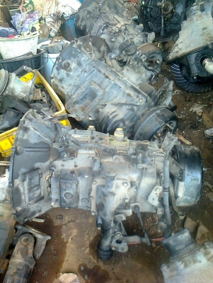 ต้องการขาย / เครื่อง / เกียร ISUZU ( 6HH1 / 6 เกียรเดินหน้า )