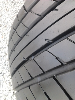 ขายยาง185/55/15 ปี 09 DUNLOP SP 230 1 ชุด   ราคา :  2,200.00  บาท