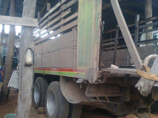 ISUZU ROCKY FXZ 240 HP 6SD1 ปี 40 สิบล้อ 2 เพลา ร็อกนางฟ้า มีระบบลากพ่วงติดตั้งมาให้ครบพร้อมใช้งาน กระบะคอกไม้มีบาร์อ้อยไม่ดั๊มพ์ เครื่องแน่นดีไม่มีเยิ้ม หัวเก๋งบางเดิมภายในเก๋งสวยครบพร้อม แอร์เย็น พ.เพาเวอร์ เบรคทริ๊ปฟี้ ช่วงล่างคัชซีสวยไม่มีดาม ยางสภาพด