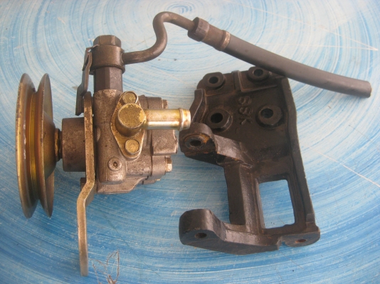 ขายตัวปั่นพวงมาลัยเพาเวอร์ เครื่อง toyota 2l