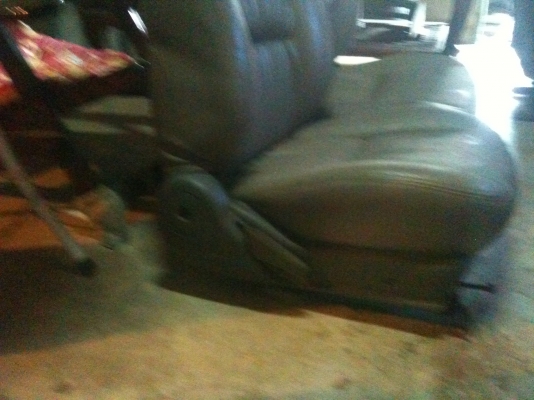 ขายเบาะ TFR มังกร สภาพสวยๆ 3500 ขายเบาะ TFR มังกร สภาพสวยๆ 3500