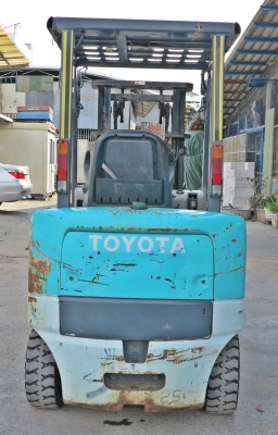 รถยกไฟฟ้านั่งขับ 2.5 ตัน เสาสูง 3 เมตร Toyota 6FBL25