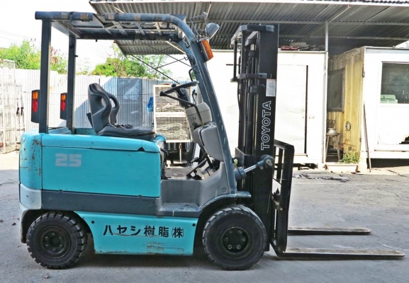 รถยกไฟฟ้านั่งขับ 2.5 ตัน เสาสูง 3 เมตร Toyota 6FBL25