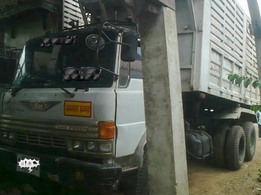 KOMATSU PC 100-2 สภาพดีพร้อมทำงานได้เลย เครื่องเดิมปั๊มเดิมทำงานดีไม่โหลด บูมอาร์มสวย ช่วงล่างดีโรลเลอร์ โซ่บูทใบแทรกหนาประมาณ 60\% พร้อมใช้งาน เอกสารสัญญาซื้อขาย ราคาต่อรองได้ครับ