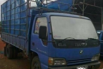 ISUZU NPR 130 HP 4HG1 ปี 45 กระบะคอกเหล็กสูงความยาว 5 เมตร เครื่องแห้งแรงดี หัวเก๋งสีบางเดิมสวยภายในเก๋งคอนโซลสวยครบ แอร์เย็น พวงมาลัยเพาเวอร์ ช่วงล่างใหญ่เฟืองท้าย F ครบแล้ว ยาง 8.25 ขอบ 16 สภาพดี 70\% พร้อมใช้งานได้เลย เอกสารทะเบียนภาษีเต็มครบพร้อมโอน รา