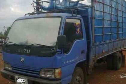 ISUZU NPR 130 HP 4HG1 ปี 45 กระบะคอกเหล็กสูงความยาว 5 เมตร เครื่องแห้งแรงดี หัวเก๋งสีบางเดิมสวยภายในเก๋งคอนโซลสวยครบ แอร์เย็น พวงมาลัยเพาเวอร์ ช่วงล่างใหญ่เฟืองท้าย F ครบแล้ว ยาง 8.25 ขอบ 16 สภาพดี 70\% พร้อมใช้งานได้เลย เอกสารทะเบียนภาษีเต็มครบพร้อมโอน รา