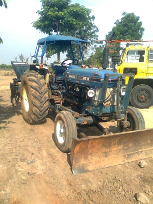 ขายรถไถฟอร์ด 6600 ชุดดันหน้า+ผานไถ