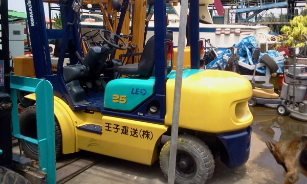** Forklift Komatsu 2.5ton Diesel