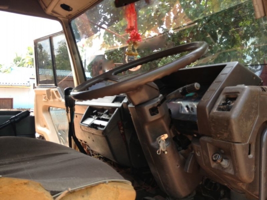 รถมิตซู 10 ล้อดั๊ม FN527 - TD  195 แรงม้า  สนใจติดต่อ 081 - 6079515