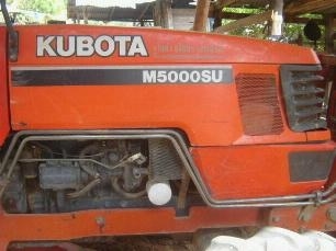 KUBOTA M5000SU - 2 เพลา ทำงาน 2,486 ชม. อุปกรณ์ครบพร้อมใช้งาน มีใบมีดดันหน้า ผานพรวนดิน 6 เครื่องยนต์แห้งแรงดีไม่เยิ้มเลย ระบบไฮดรอลิกส์ไม่มีแตกไม่มีรั่วซึ่ม ช่วงล่างแน่น ยางสภาพดีหน้าหลังประมาณ 70\% พร้อมทำงานได้เลย เอกสารเล่มทะเบียนครบพร้อม ราคาต่อรองได้ KUBOTA M5000SU - 2 เพลา ทำงาน 2,486 ชม. อุปกรณ์ครบพร้อมใช้งาน มีใบมีดดันหน้า ผานพรวนดิน 6 เครื่องยนต์แห้งแรงดีไม่เยิ้มเลย ระบบไฮดรอลิกส์ไม่มีแตกไม่มีรั่วซึ่ม ช่วงล่างแน่น ยางสภาพดีหน้าหลังประมาณ 70\% พร้อมทำงานได้เลย เอกสารเล่มทะเบียนครบพร้อม ราคาต่อรองได้
