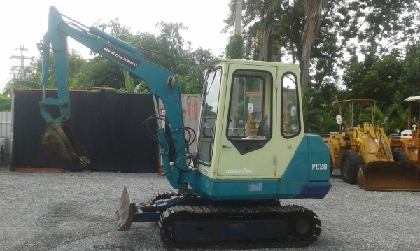 ต้องการขายรถขุดยี่ห้อkomatsu-PC20-3รถนอกนำเข้าจากญี่ปุ่น
