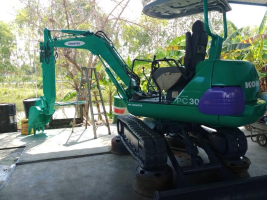 ขายแบคโฮเล็ก KOMATSU PC30รุ่น7