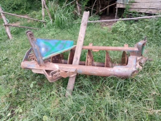 ขายฟอร์ดเสื้อลาย ปั้มกลม เพลาเดียวพร้อมอุปกรณ์ เล่มทะเบียน