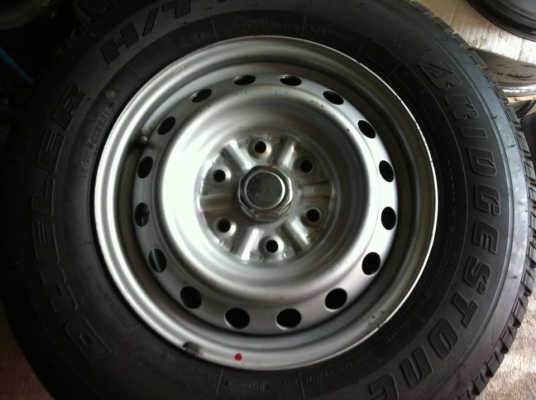 ล้อกะทะ16+ยาง205R16ปี1316 ยางใหม่1วง=ปี16 เก่า3วง=ปี13  มีกินข้าง1เส้นใช้งานปกติ #ชุด3500บ.โทร0879050181.ส่งได้ทั่วไทย