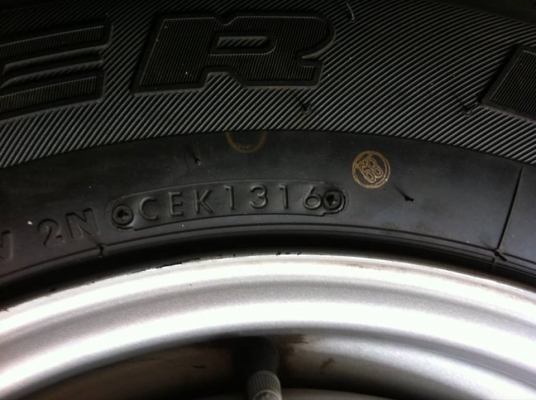 ล้อกะทะ16+ยาง205R16ปี1316 ยางใหม่1วง=ปี16 เก่า3วง=ปี13  มีกินข้าง1เส้นใช้งานปกติ #ชุด3500บ.โทร0879050181.ส่งได้ทั่วไทย