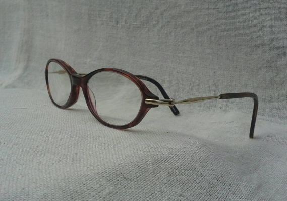 แว่นตาสายตายาวฝรั่งเศส ยุค 2010's ค่าสายตา +250 กรอบอะซีเทต - ลายกระ - ฮาวานา ก้านขาทอง KGP Aut แว่นตาสายตายาวฝรั่งเศส ยุค 2010's ค่าสายตา +250 กรอบอะซีเทต - ลายกระ - ฮาวานา ก้านขาทอง KGP Aut