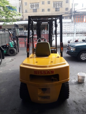 รถโฟล์คลิฟท์ NISSAN 3.5 ตัน เสา 4.5 เมตร งาสไลด์ พร้อมใช้งาน