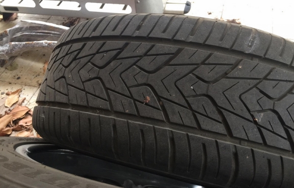 ขายล้อขอบ20 พร้อมยาง265-50-20 ทั้งชุดถูกๆรกบ้าน5500