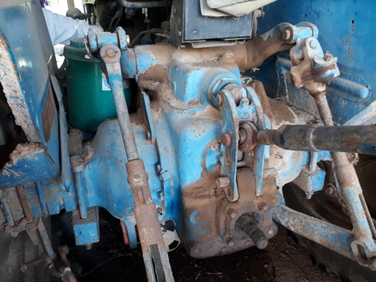 ขายตามสภาพรถไถฟอร์ด 6610 เสื้อลาย โฟวิล พร้อมผานหลัง ขายตามสภาพรถไถฟอร์ด 6610 เสื้อลาย โฟวิล พร้อมผานหลัง