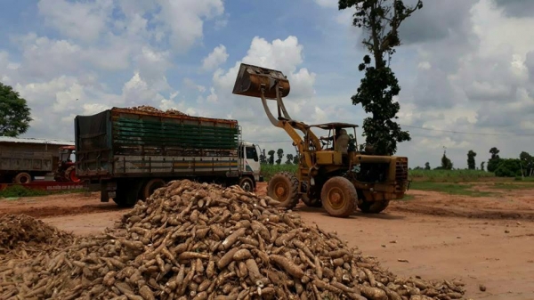 ขายรถตัก KOMATSU JH30 เอวอ่อน ต่อแขนเครื่องEH700 สภาพพร้อมทำงานยางดี